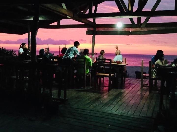ไวต์ บีช ฟรอนต์ แอนด์ คอตเทจส์ ฮีนุกตัน รีสอร์ต อิน บูรูอังกา Villa Buruanga ภายนอก รูปภาพ