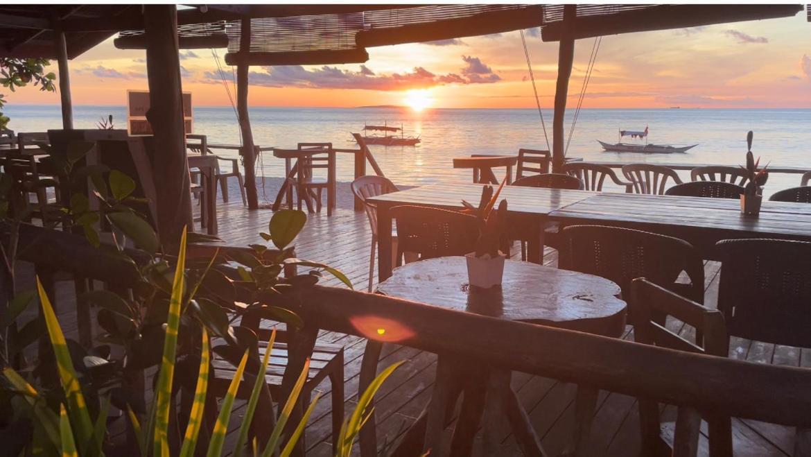 ไวต์ บีช ฟรอนต์ แอนด์ คอตเทจส์ ฮีนุกตัน รีสอร์ต อิน บูรูอังกา Villa Buruanga ภายนอก รูปภาพ