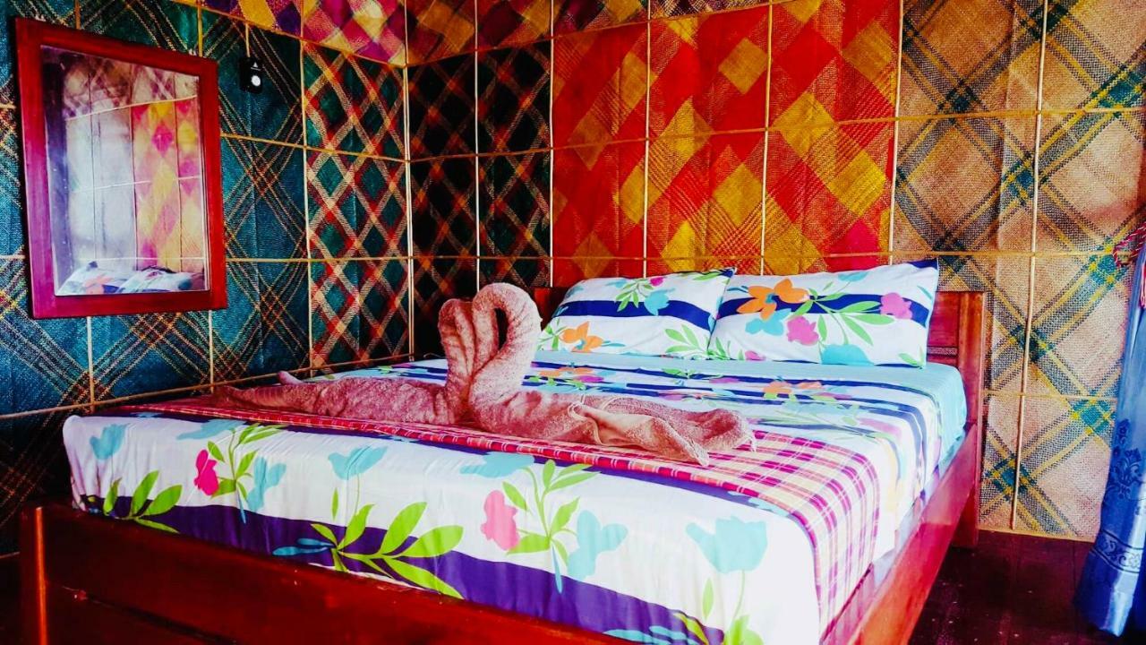 ไวต์ บีช ฟรอนต์ แอนด์ คอตเทจส์ ฮีนุกตัน รีสอร์ต อิน บูรูอังกา Villa Buruanga ภายนอก รูปภาพ